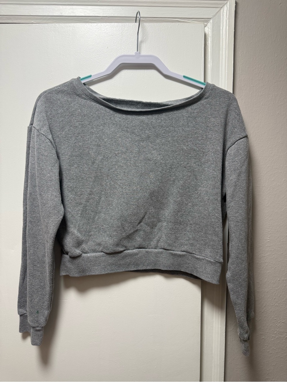 Women’s Cropped Gray Sweatshirt Pullover